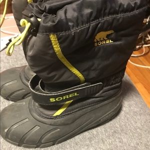 Size 3 kids Sorel snow boots